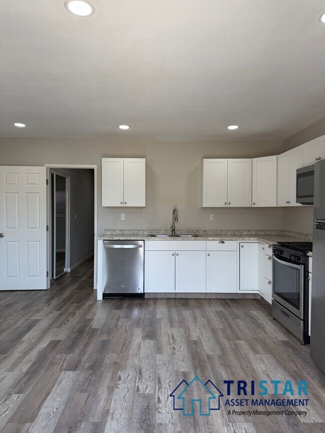 Foto del edificio - Upgraded 1BD/1BA Apartment in Lakeside, CA - 1/2 Off Move-In Special!