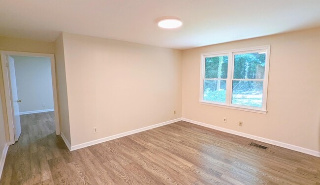 Building Photo - 1545 Glenrock Dr NW
