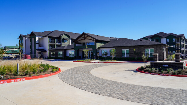 Building Photo - Saxon Pond Flats