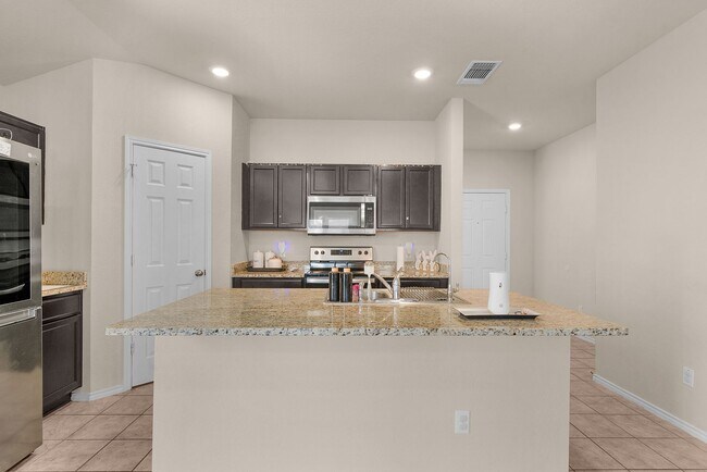 Foto del edificio - 4-bedroom 2-bathroom house!  Close to Fort Hood!