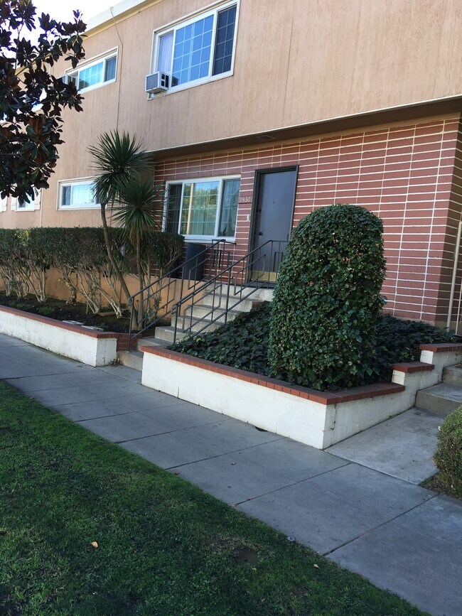 Front Entrance - 9536 W Olympic Blvd