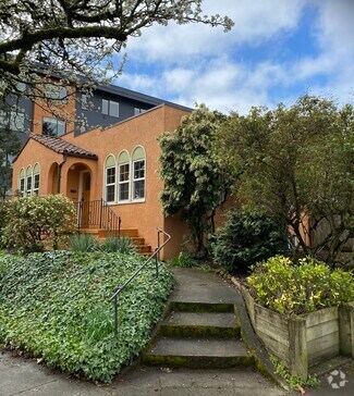 Building Photo - 7955 SE Milwaukie Ave