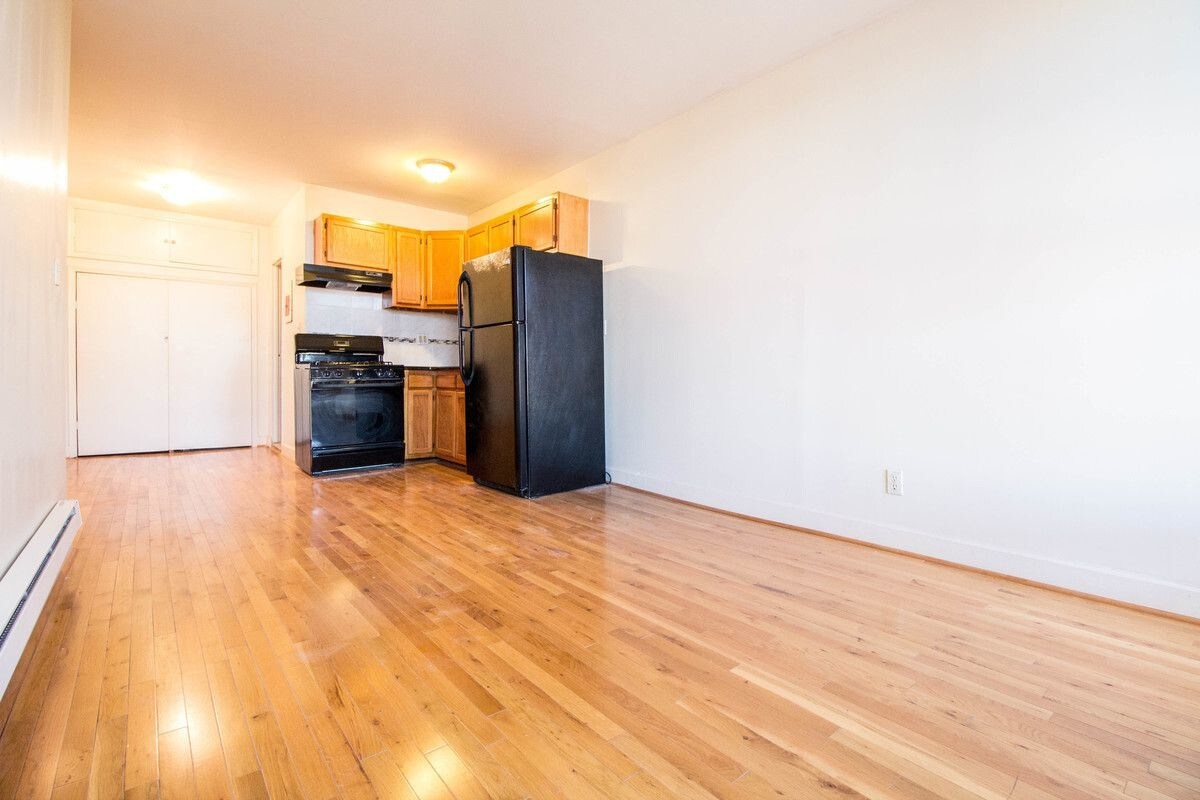 Primary Photo - 1086 Fulton St