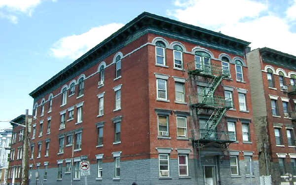 Foto del edificio - 573 Central Ave