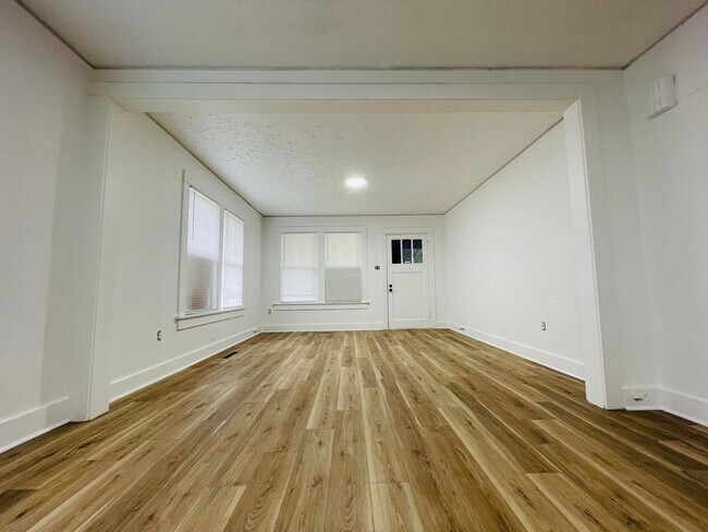 Building Photo - 803 W 23rd St