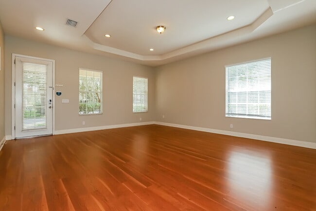 Foto del edificio - 8205 Lagerfeld Dr