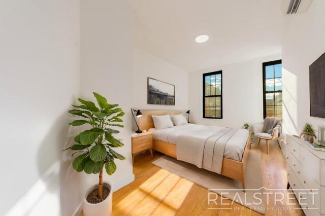 Foto del edificio - 3 bedroom in BROOKLYN NY 11221