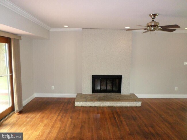 Building Photo - 500 Meadow Ln SW