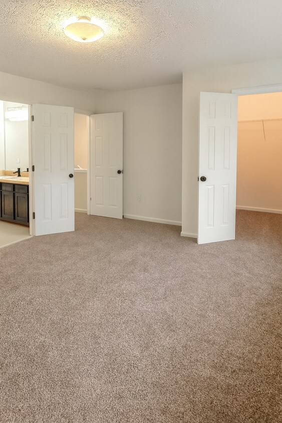 Foto del edificio - Room in Townhome on Waverly Hills Dr