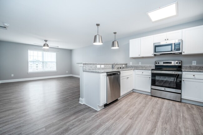 Cocina y sala de estar - Stella's Place Apartments