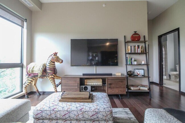 Foto del edificio - Topin Rental