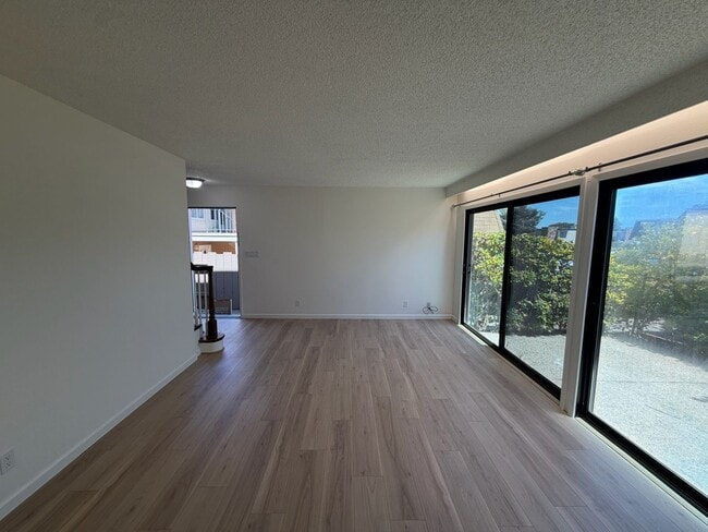 Building Photo - 448 Richmond Dr