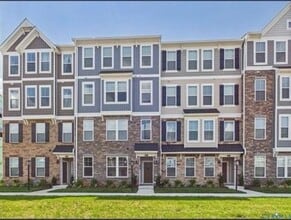 Building Photo - 642 Brookwood Glen Terrace