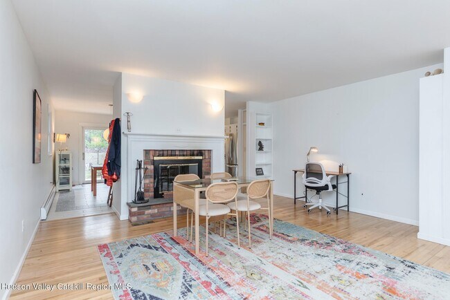 Foto del edificio - 15 Forestwood Dr