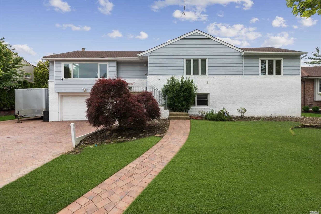 Foto principal - 924 Woodmere Dr