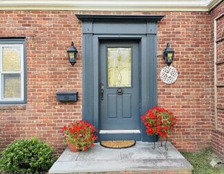 Building Photo - 805 2nd St N