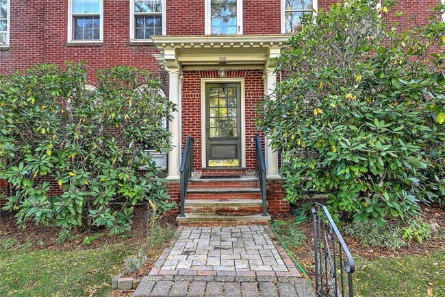 Foto del edificio - 235 Doyle Ave