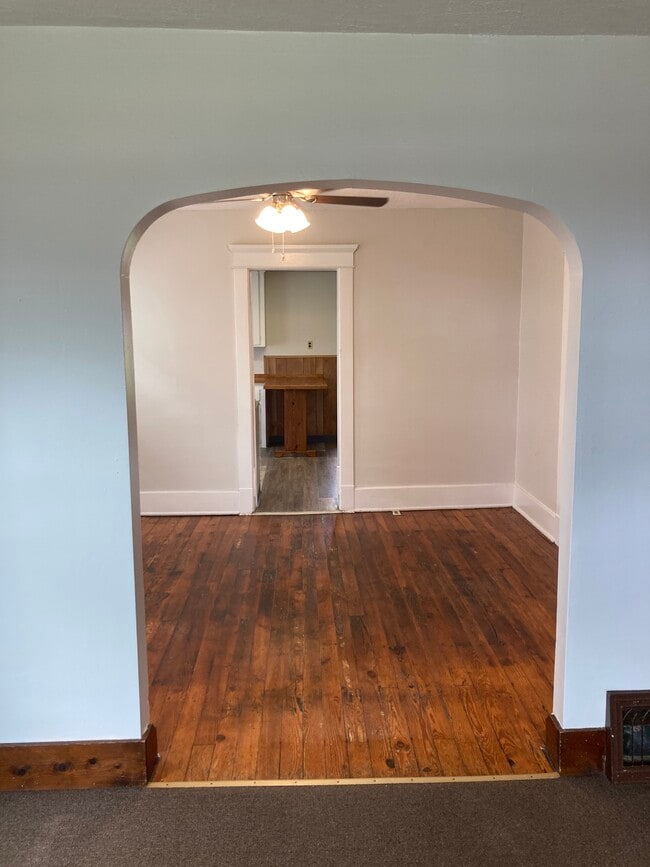 Building Photo - 737 E 28th St