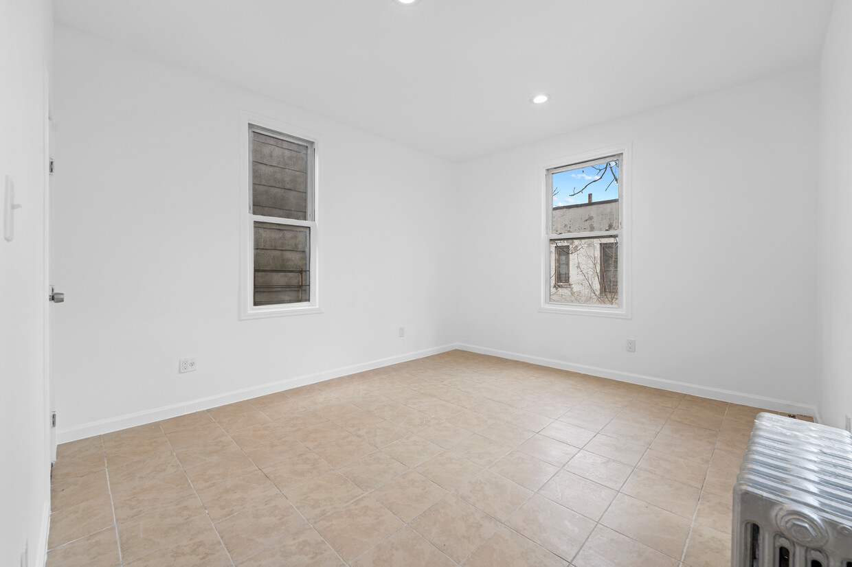 Primary Photo - 368 Bronx Park Ave