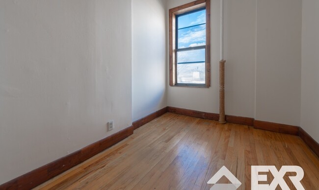 Building Photo - 203 17th St