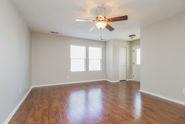 Foto del edificio - 2735 Sutherland Dr