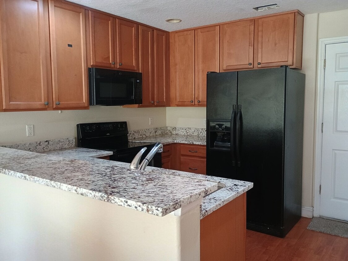 3/2.5 Townhouse upgraded! UCF students welcome - 3/2.5 Townhouse near UCF area