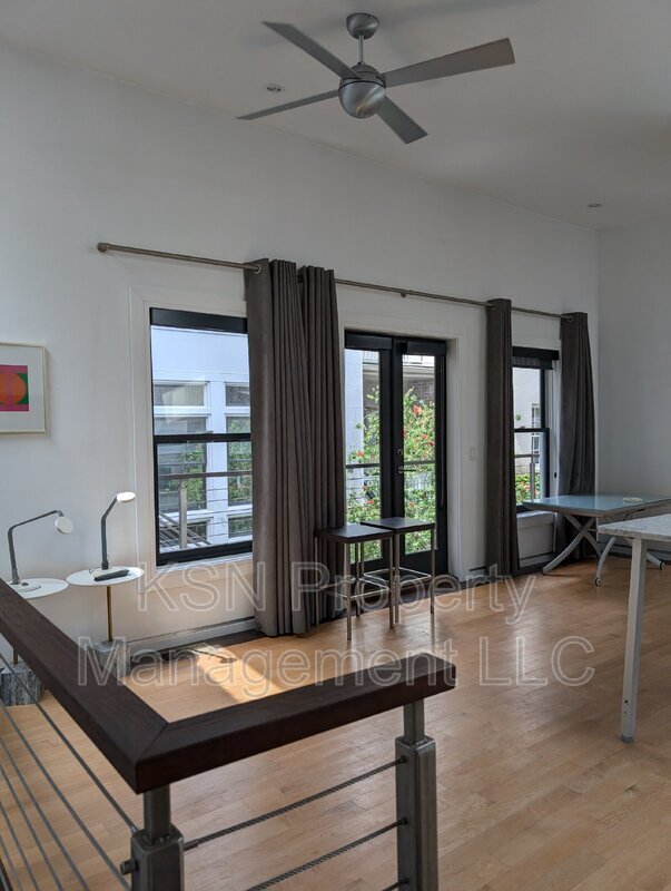 Foto del edificio - 112 W Gaston St
