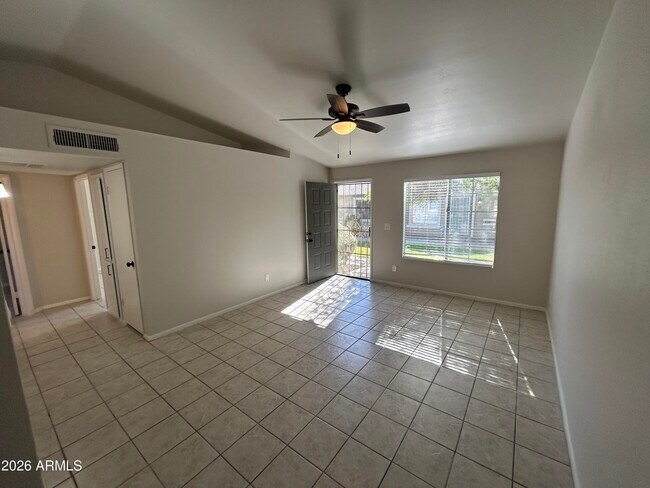 Foto del edificio - 6711 W Osborn Rd