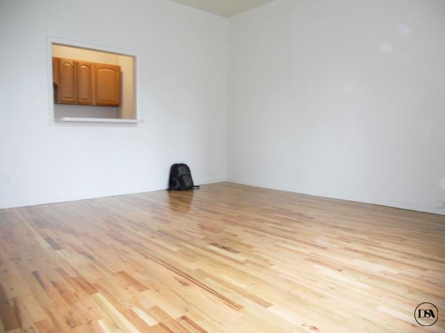 Foto del edificio - 2731 Broadway Ave