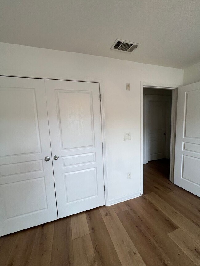 Foto del edificio - 16-1611 Summers