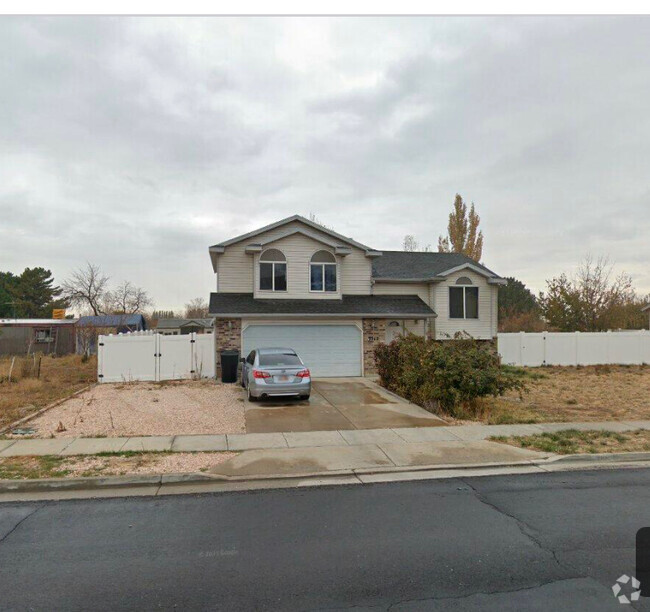 Building Photo - 2113 N 550 W
