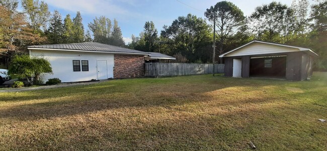 Foto del edificio - 3/2 Home w/shop for Lease at 3267 Hwy 31 S...