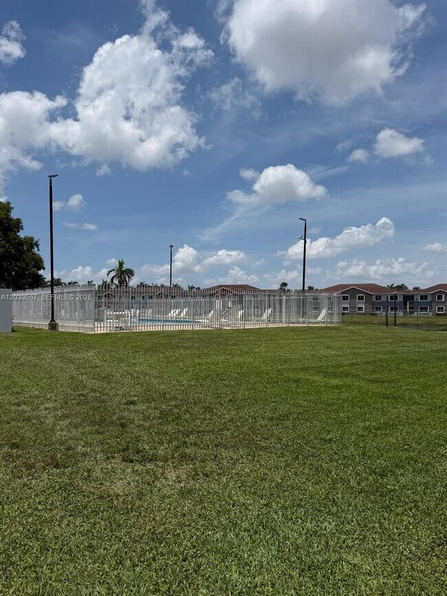 Foto del edificio - 10350 SW 220th St