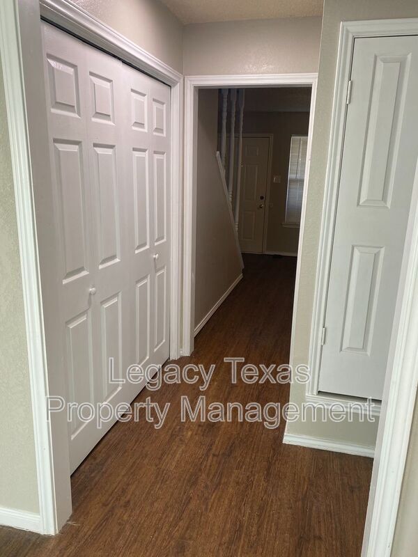 Building Photo - 1607 Sun Valley Dr