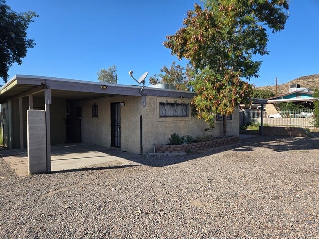 Cozy 2 Bed, 1 Bath in a duplex in Phoenix - Cozy 2 Bed, 1 Bath in a duplex in Phoenix House