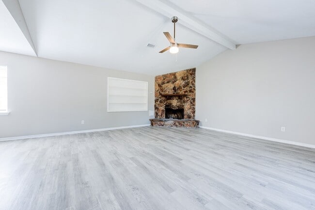 Building Photo - 15902 Timber Valley Dr