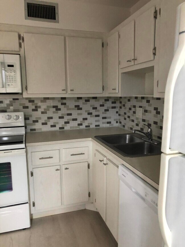 Foto del edificio - 4080 Tivoli Ct