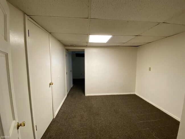 Building Photo - 2 br, 1 bath  - 525 Steward Ave Basement #4