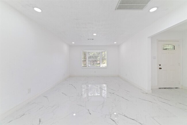 Foto del edificio - 9114 Mahoning Dr