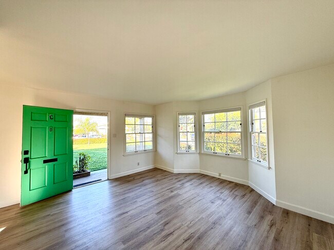 Foto del edificio - 5220 E Broadway