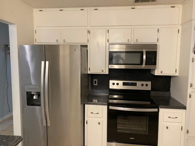 Building Photo - 100 Camino Principal