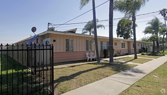 Building Photo - 343-359 W Ramona Dr