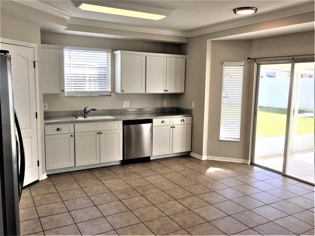 Foto del edificio - 8157 Canterbury Lake Blvd