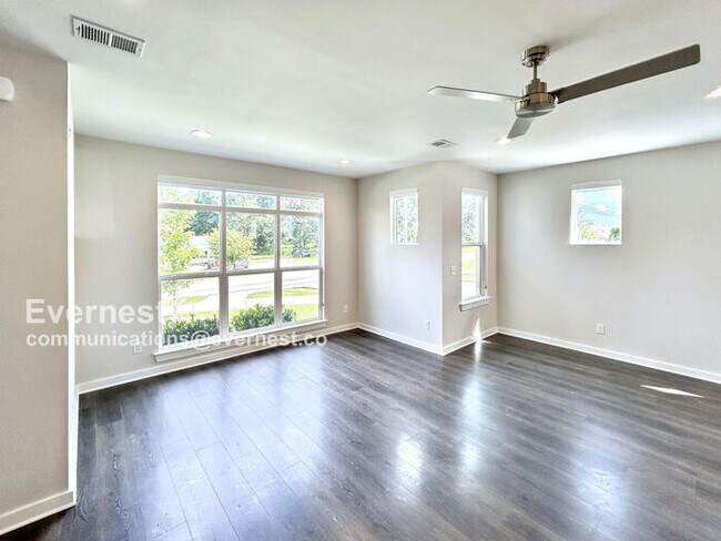 Foto del edificio - 100 Ethelyne Wy