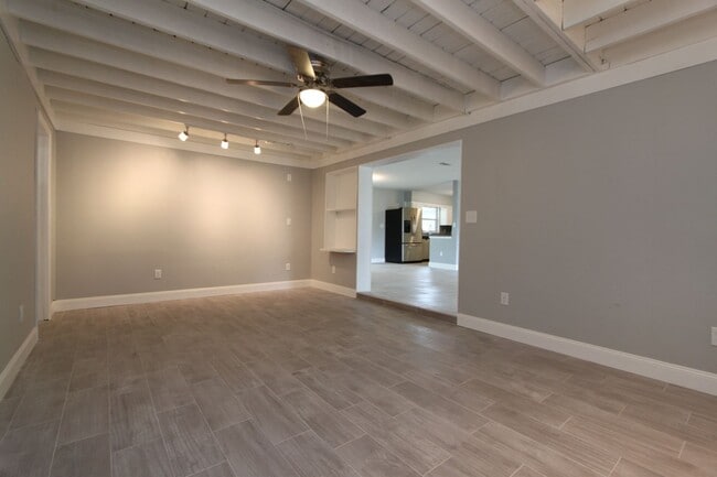 Building Photo - Charming & Spacious 4 Bedroom + Bonus Room...