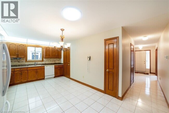 Building Photo - 147 Locheed Dr