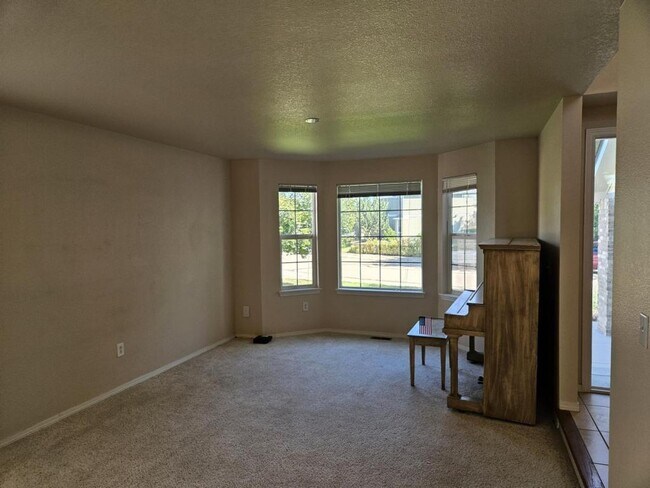 Building Photo - 3653 Sunflower Cir