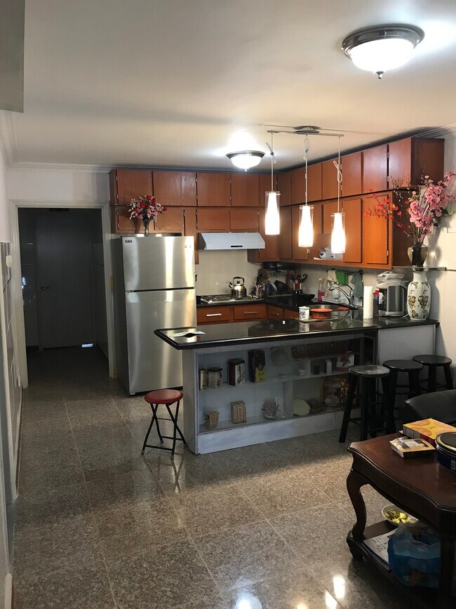 Open kitchen and living room - 2012 Colden Ave