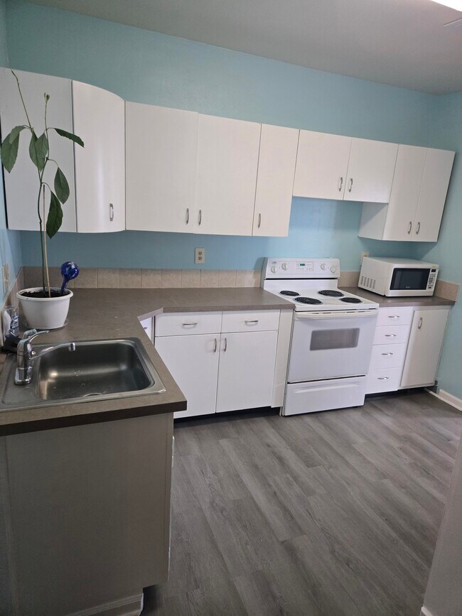 Foto del edificio - 616 Laurel Dr