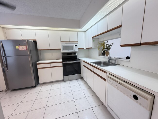 Building Photo - 800 SW 125th Way